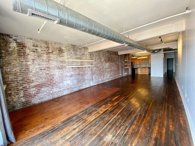 Building Photo - 413 S Main St