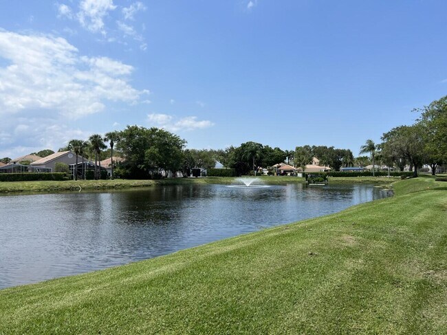 Building Photo - 12871 Briarlake Dr
