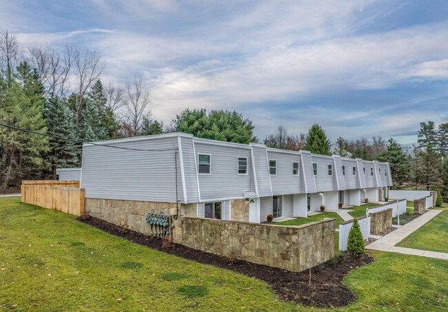 Foto del edificio - Truly captivating 2 bedroom 1.5 townhomes ...