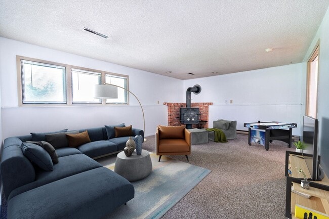 Building Photo - 2 bedroom 1 bath close to downtown
