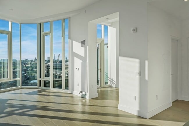 Foto del edificio - 100 Lovejoy Pl