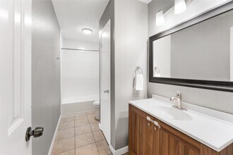 Building Photo - 1819 Freshmeadow Dr