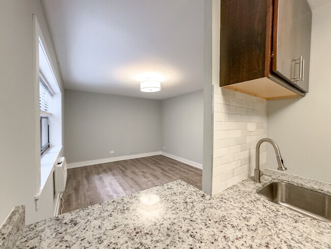 Foto del edificio - 536 W Barry Ave