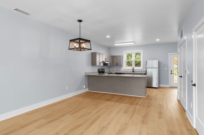 Building Photo - Brand New Townhome! End Unit! Catawba Vall...