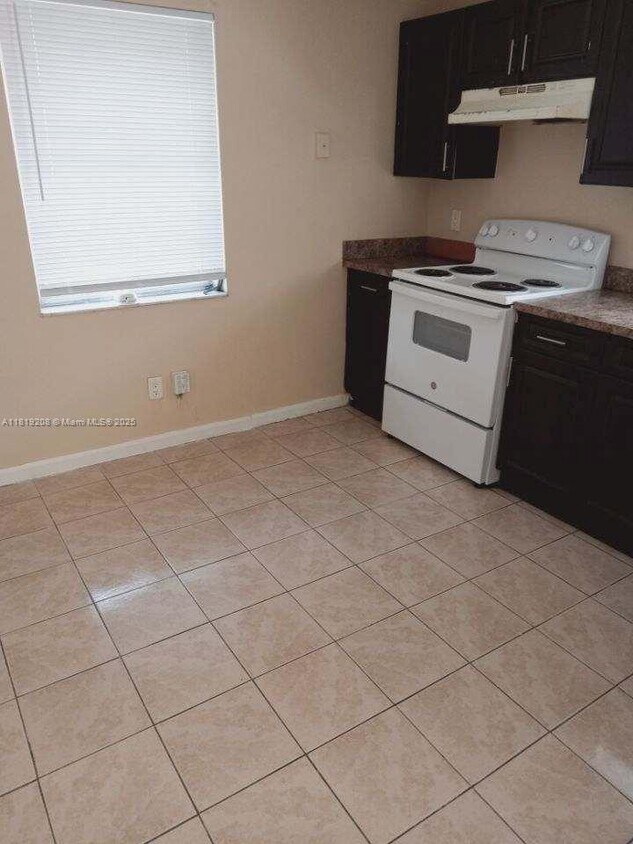 Foto principal - 1200 AC Evans St