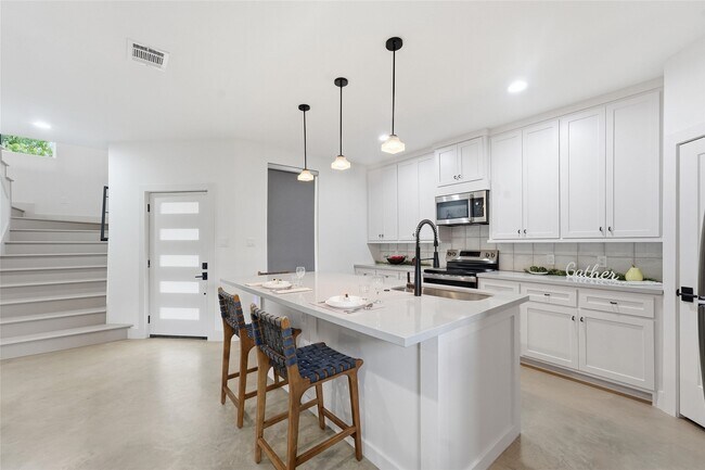 Building Photo - 12204 Hairston Cir