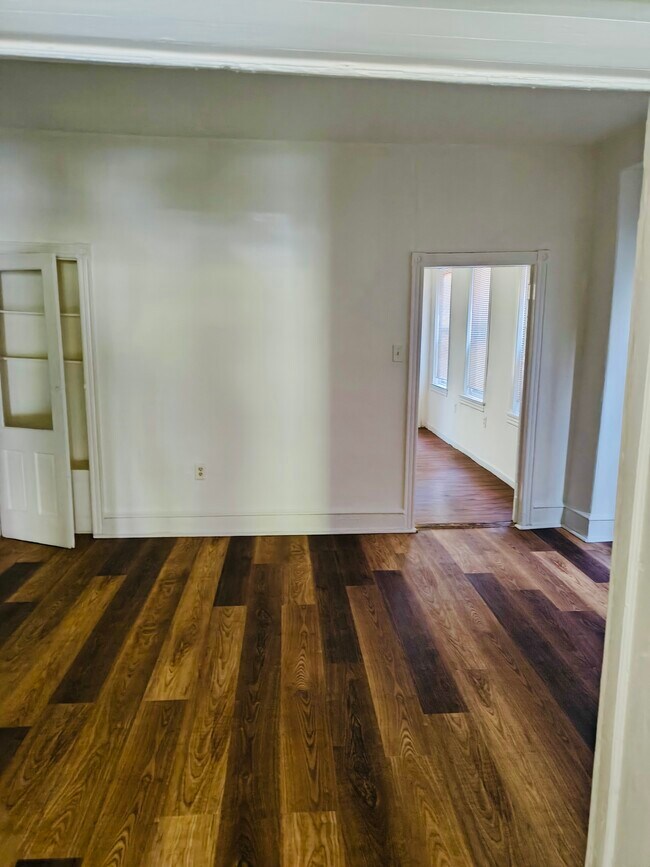 Foto del edificio - 124 W Sylvania St