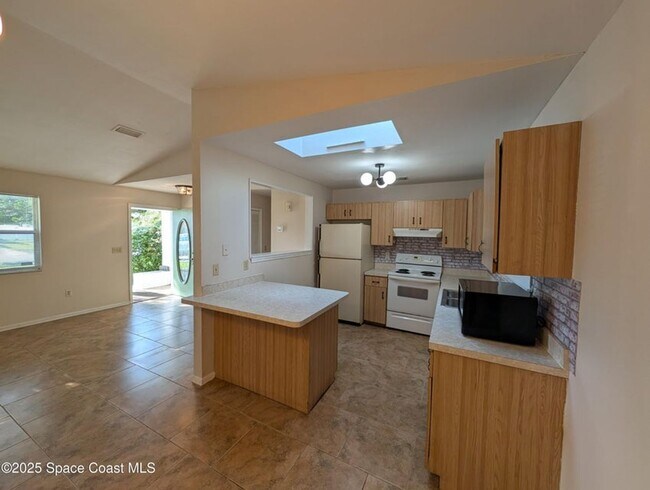 Foto del edificio - Large Rental Home with Inlaw quarters