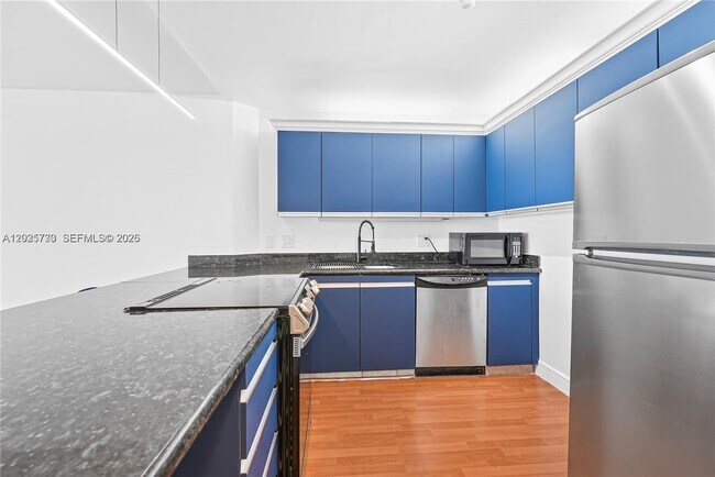Foto del edificio - 2500 Parkview Dr