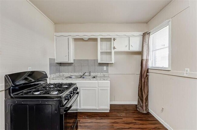 Foto del edificio - 5529 Cavalcade St