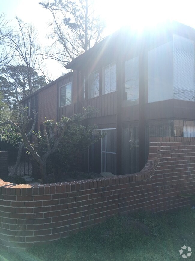 Building Photo - 220 Belmont Rd