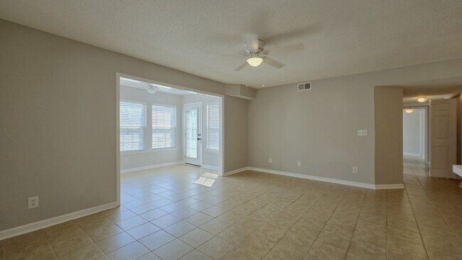 Building Photo - 8642 South Bridge Dr