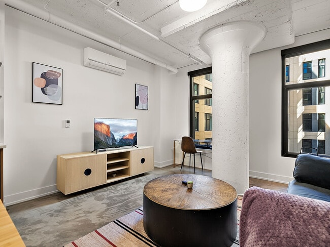 Building Photo - 608 N 3rd Ave