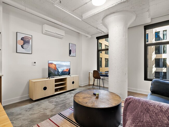 Building Photo - 608 N 3rd St
