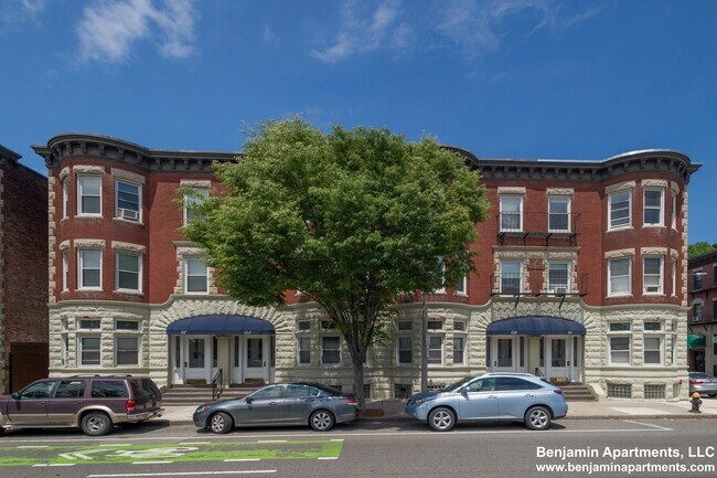Foto del edificio - 73 Brighton Ave