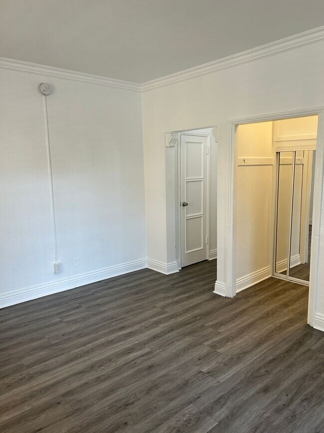 Interior Photo - La Marquise