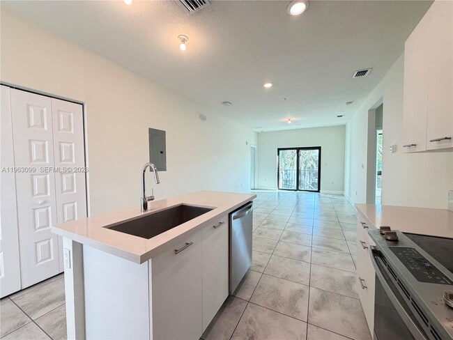 Foto del edificio - 4640 NW 84th Ave