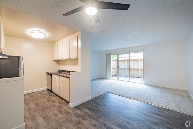 1 dormitorio, 1 baño - 660 pies cuadrados - Comedor - Parkway Green