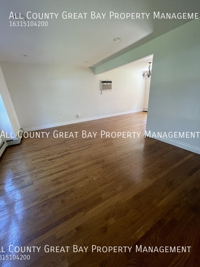 Building Photo - 4 Williamsburgh Ln