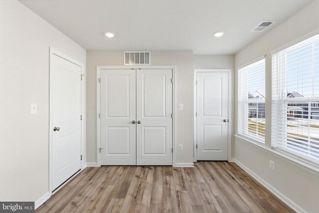 Building Photo - 406 18th Ave