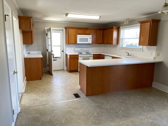 Foto del edificio - 3213 Poplar Tent Rd.
