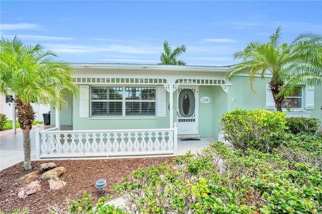 Building Photo - 1247 Royal Palm Dr