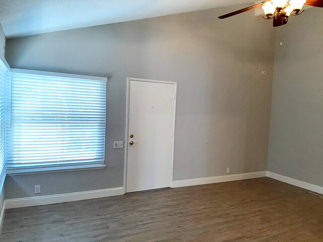 Foto del edificio - 27512 Velador