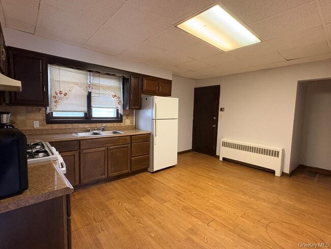 Foto del edificio - 40 Parker Ave