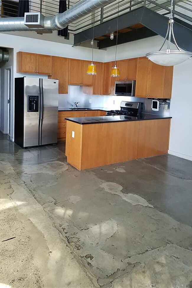 Building Photo - 400 Village Pkwy