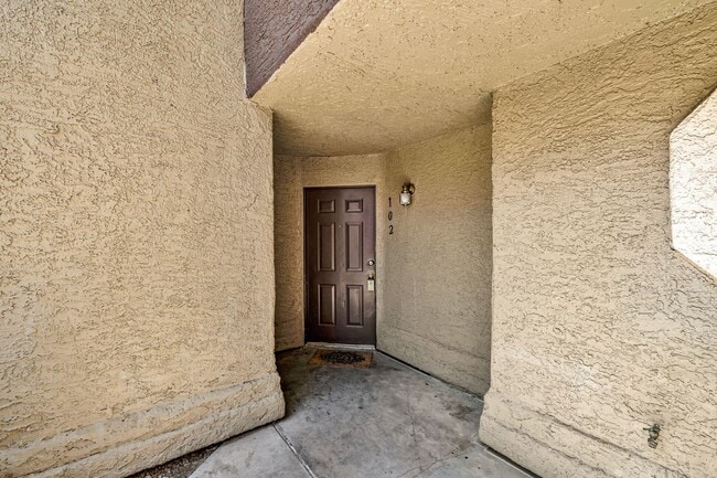Building Photo - SW!! 2 Bedroom Condo!! 1st Floor!! Newly r...