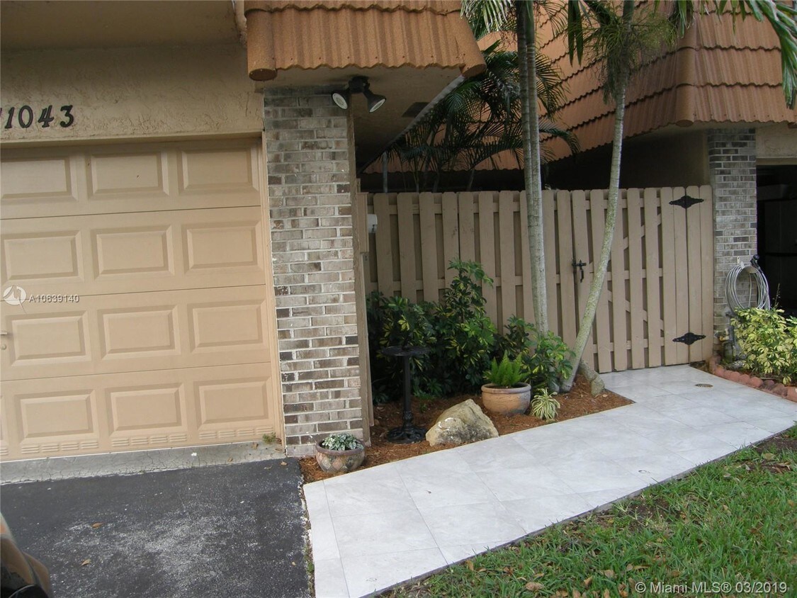 Primary Photo - 11043 SW 15th Manor