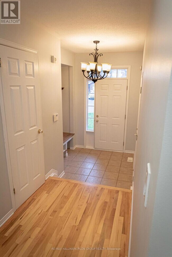 Building Photo - 2077 Bergamot Cir