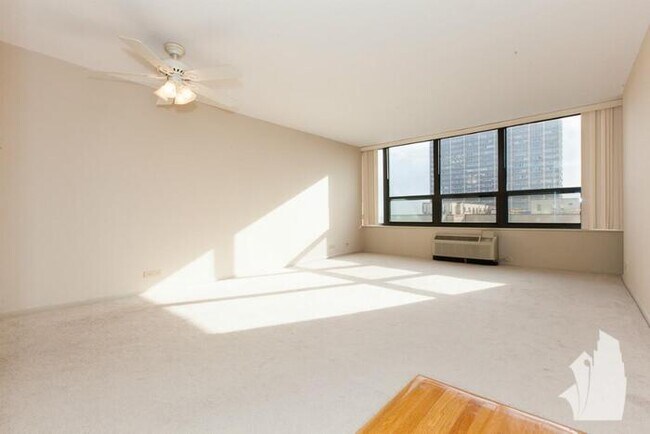 Building Photo - Great one bedroom condo, recently updated ...