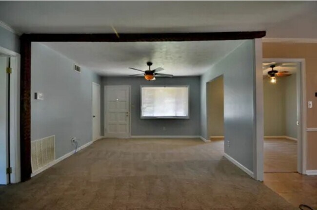 Building Photo - 3 Bedroom 2 Bath in North Columbus