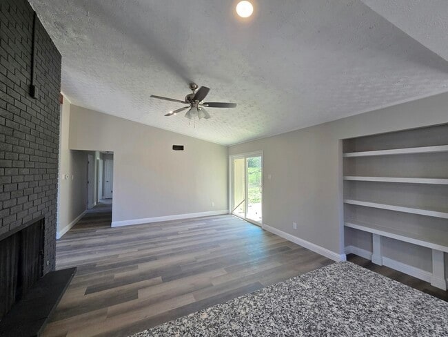 Building Photo - 2504 Magna Vista Dr