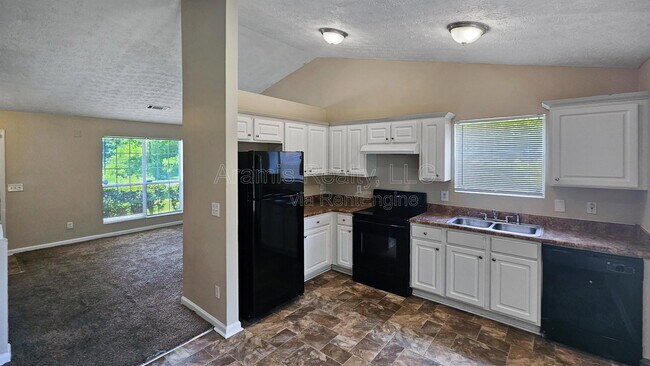 Foto del edificio - 4636 Forest Creek Ln