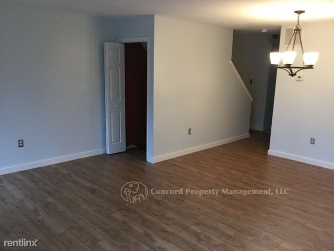 Building Photo - 2 br, 1.5 bath Townhome - 16 Stone Ridge Ct