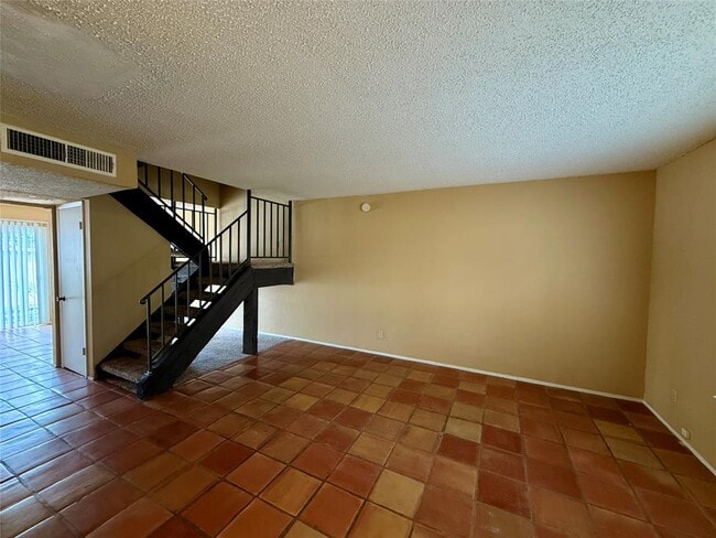 Foto del edificio - 9611 Blue Creek Ln