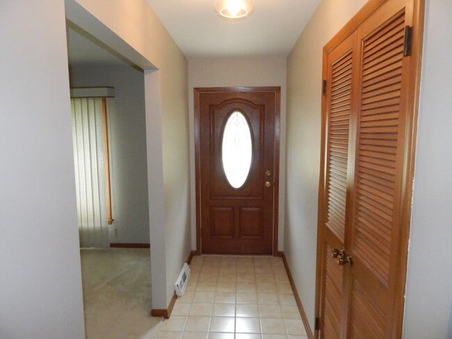 Building Photo - 1608 Martha Dr