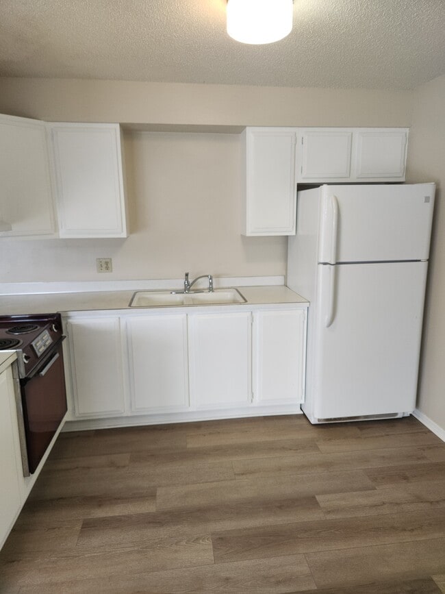 Kitchen - 611 N 4th St