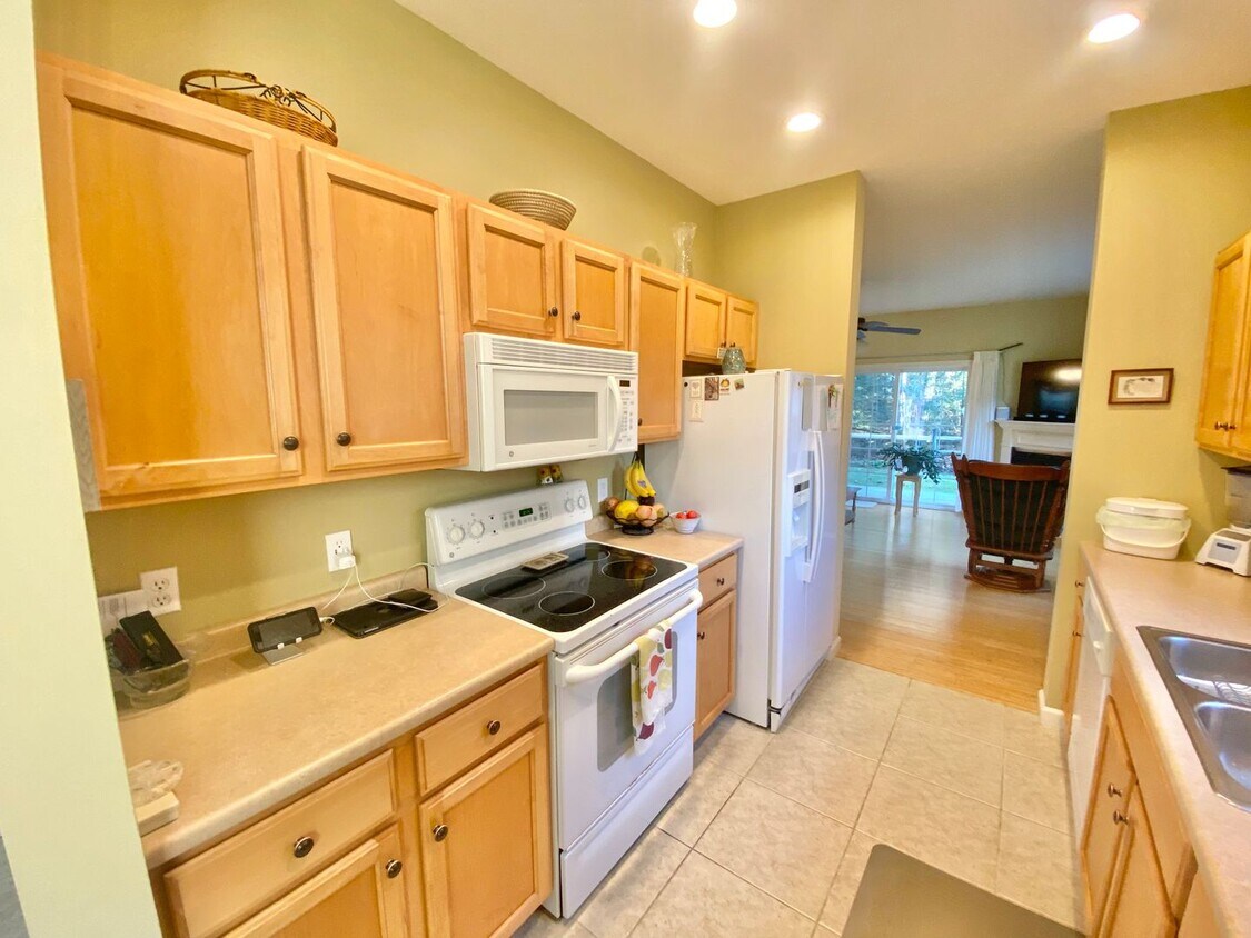 Primary Photo - Furnished 2 or 3 bedroom condo Essex Junction