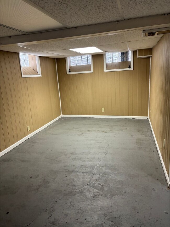 Foto del edificio - Euclid single home