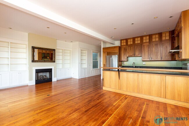 Foto del edificio - Potrero Hill: Remodeled Top Floor with City Views, Bonus Room & 2 Car Parking
