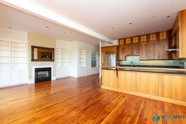 Building Photo - Potrero Hill: Remodeled Top Floor with City Views, Bonus Room & 2 Car Parking