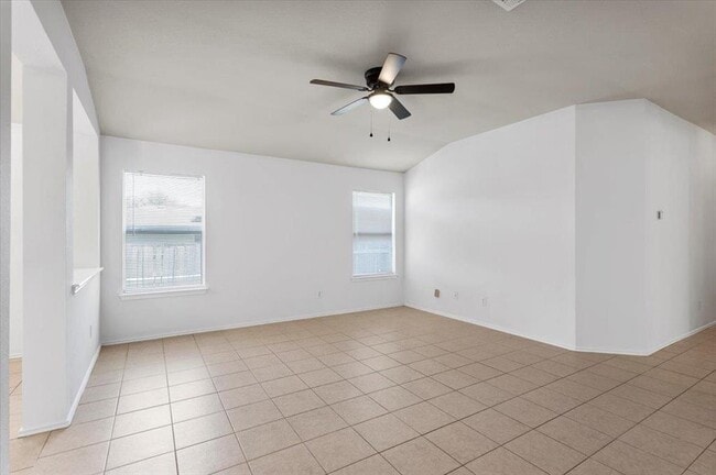 Foto del edificio - 2721 Breezy Point Cove