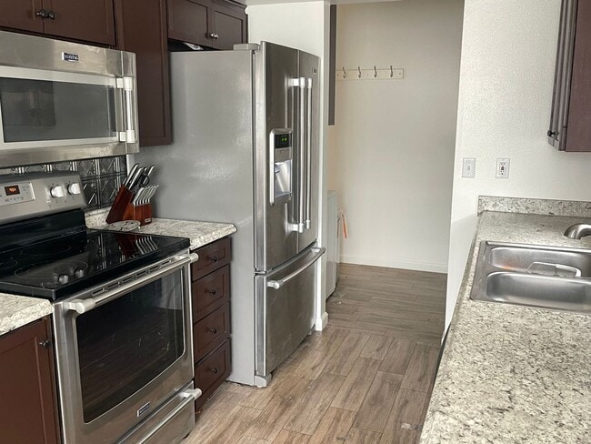 Building Photo - 398 Tiger Tail Dr