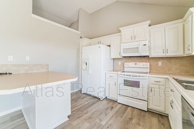 Building Photo - 9215 NE 116th Terr