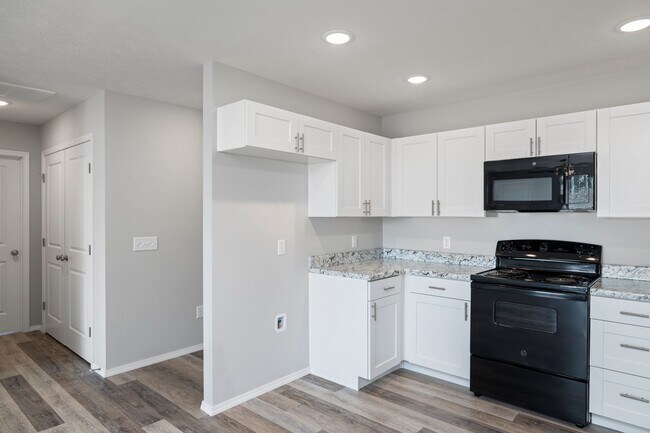 Foto del edificio - Newly built 3 bedroom-Westbury Gardens with a fully fenced in yard!