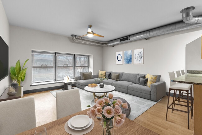 Building Photo - Station House