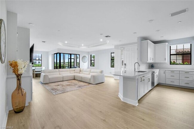 Foto del edificio - 15336 Lucerna St